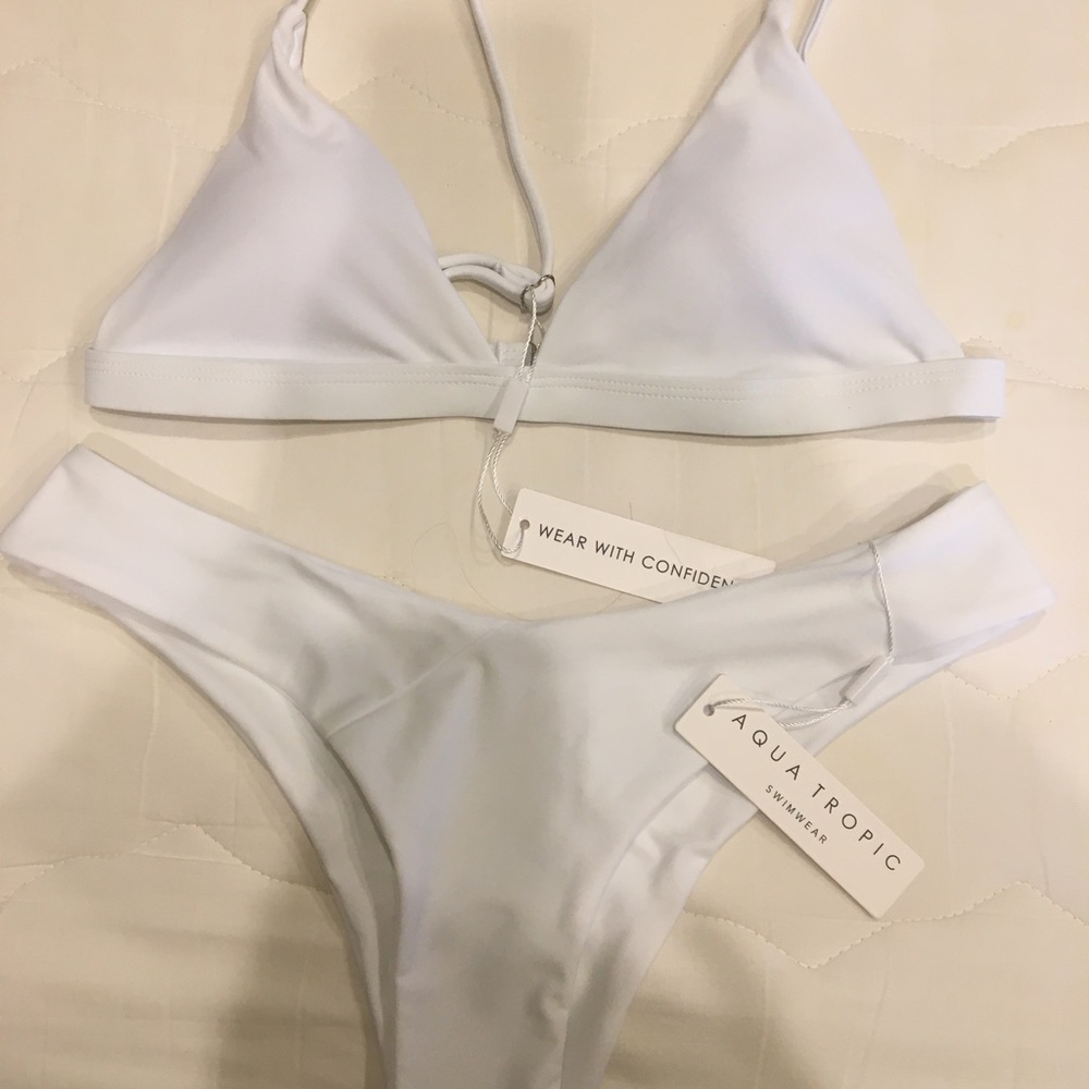 Aqua Tropic  Bikini Top Medium/ Bottoms Large